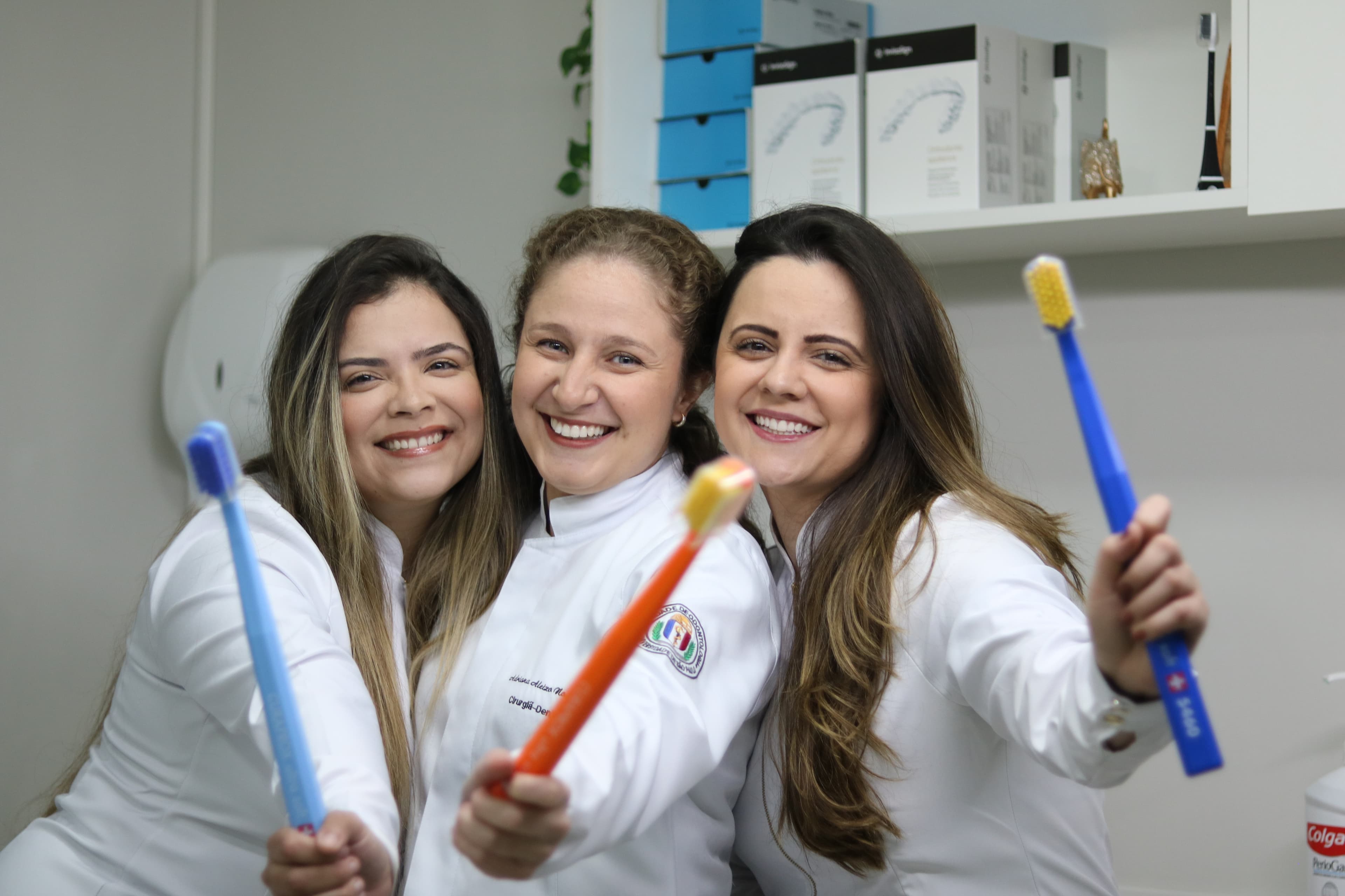 Resultado de ortodontia com aparelho fixo na AMC Odontologia — Butantã, São Paulo