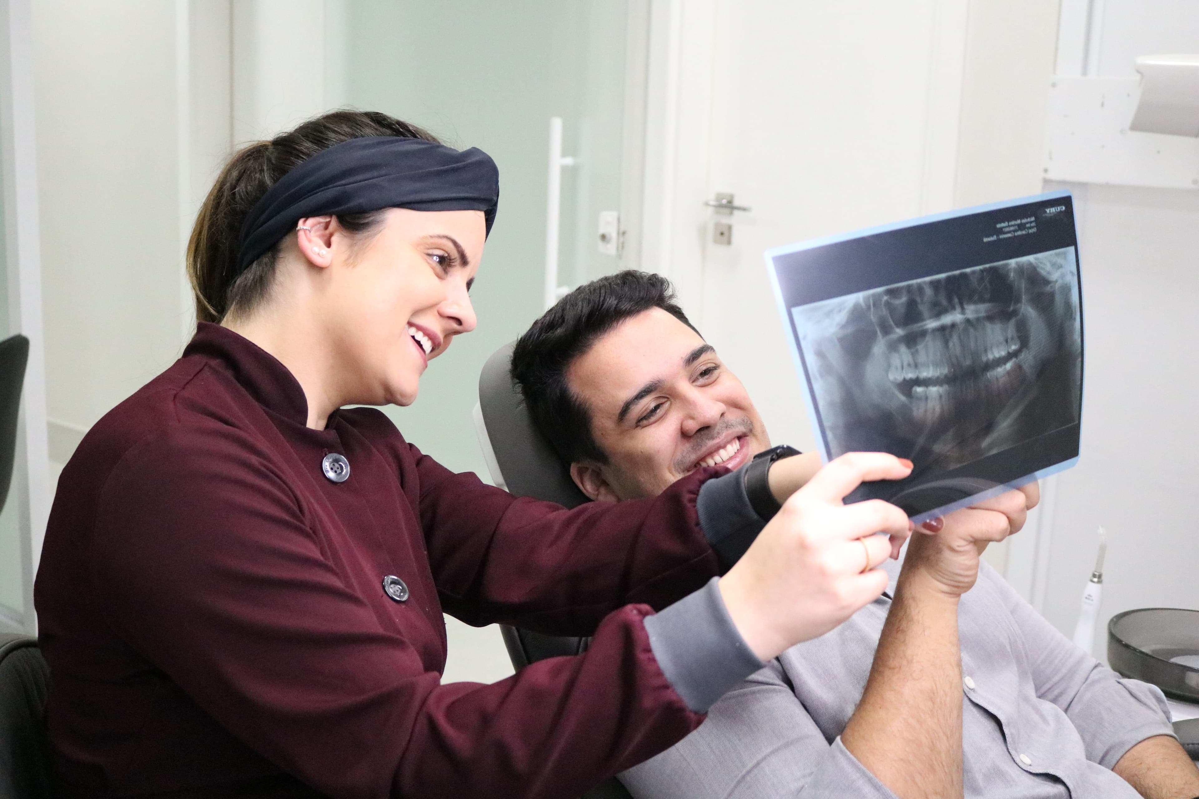 Sorriso transformado com lentes de contato dental na AMC Odontologia