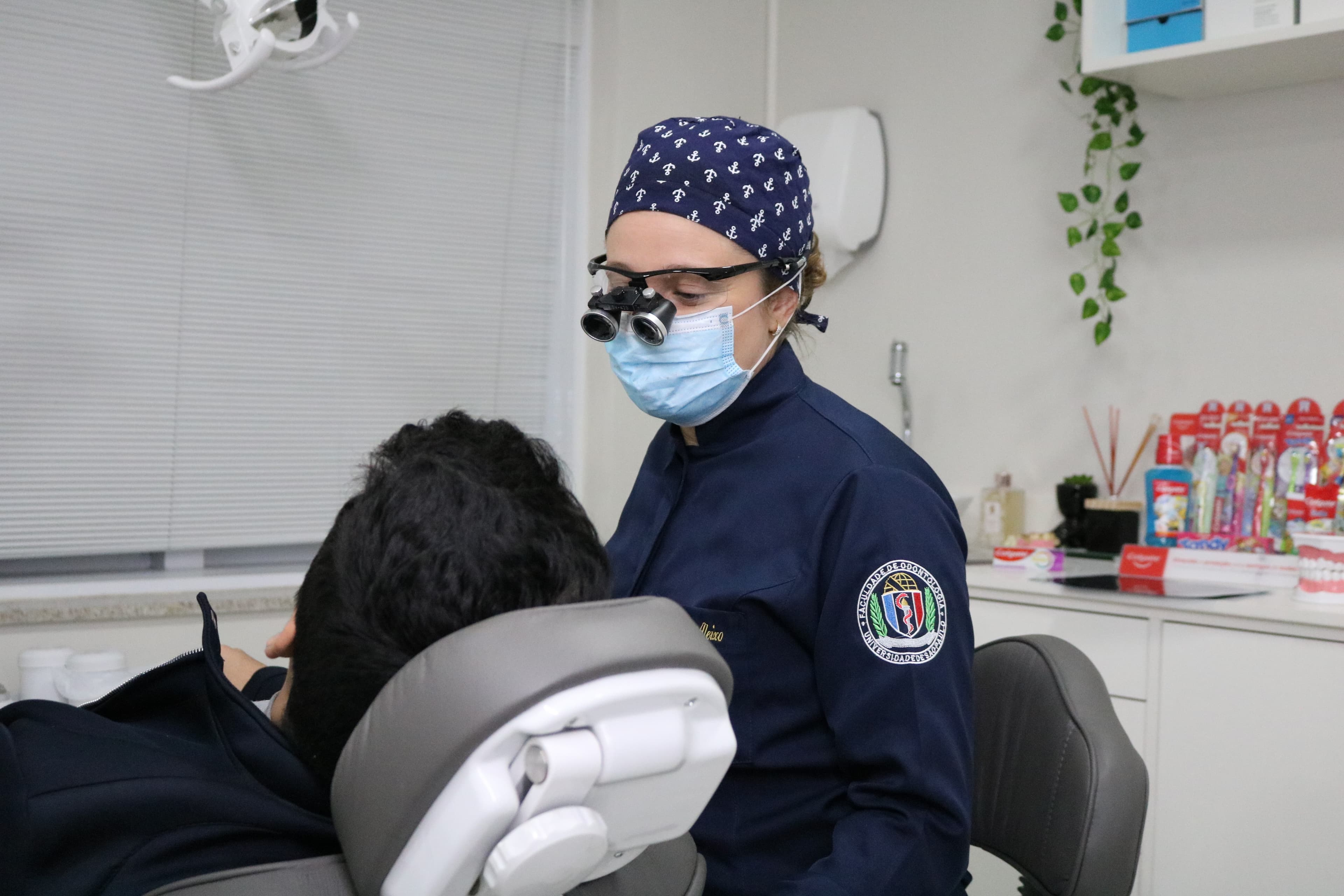 Antes e depois de tratamento ortodôntico na AMC Odontologia — São Paulo