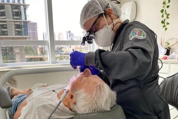 Implante dentário com resultado natural na AMC Odontologia Butantã